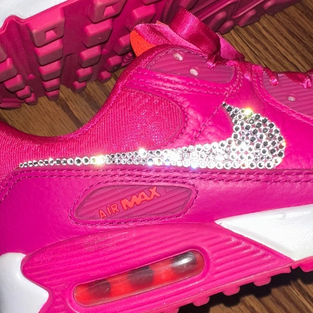 Nike vibrant fuchsia